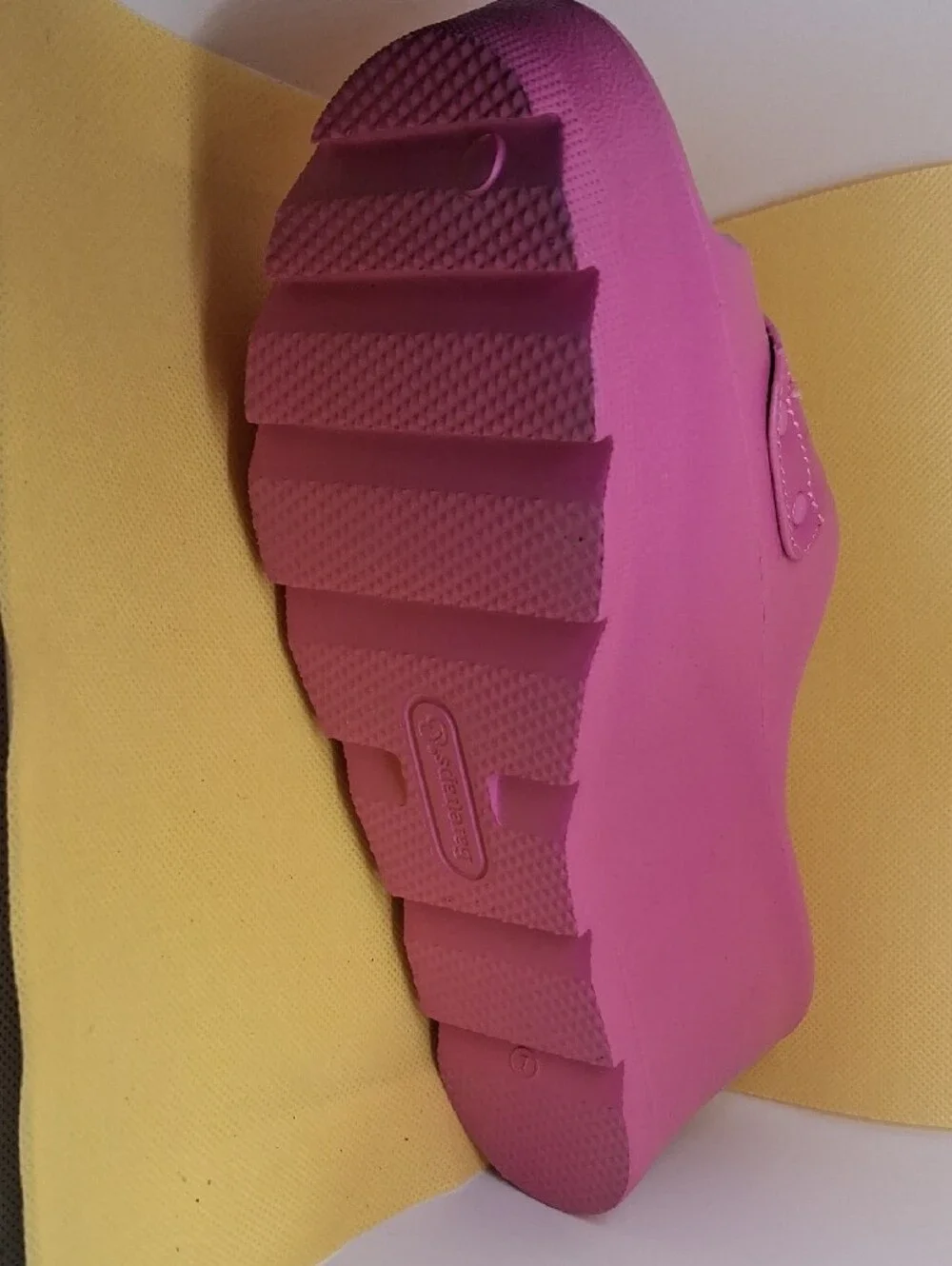 Pink Platform Wedge Slide Sandal. Baretraps. Size 7M. Lot#S10